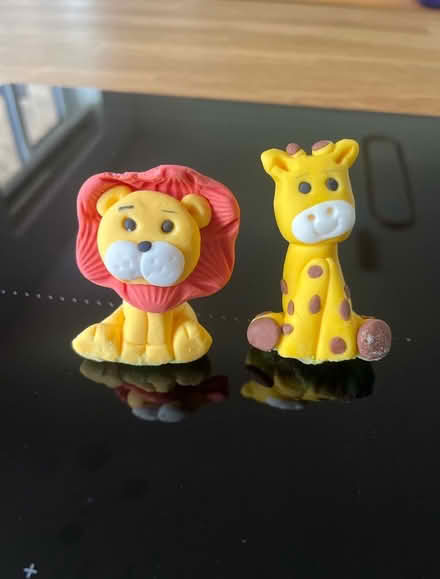 Photo of free Lion & Giraffe cake topper (West Oxfordshire OX28) #1