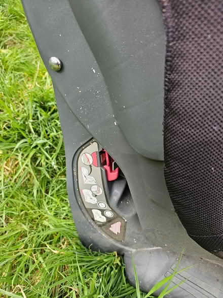 Photo of free Child car seat (IG3 9) #4