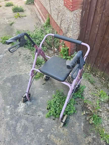 Photo of free Walking aid with seat (IG3 9) #1