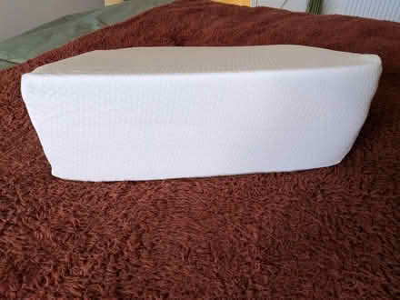 Photo of free Wedge Shaped Support Pillow (BN8) #3