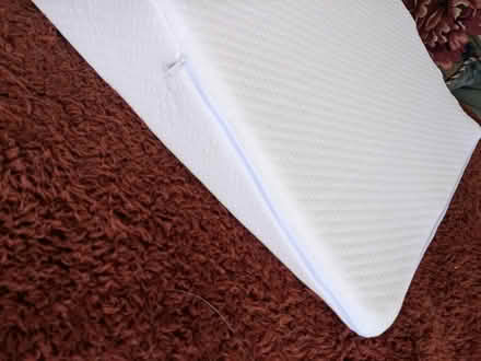 Photo of free Wedge Shaped Support Pillow (BN8) #4