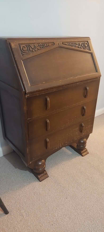 Photo of free Desk/Bureau with drawers (Matlock DE4) #1