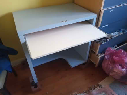 Photo of free A computer desk (Little Chalfont HP6) #2