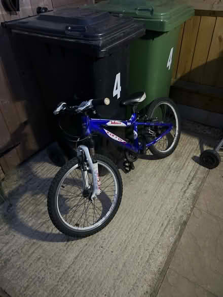 Photo of free Child’s mountain bike (Sn7 8fz) #2