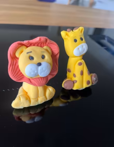 Photo of free Lion & Giraffe cake topper (West Oxfordshire OX28) #2