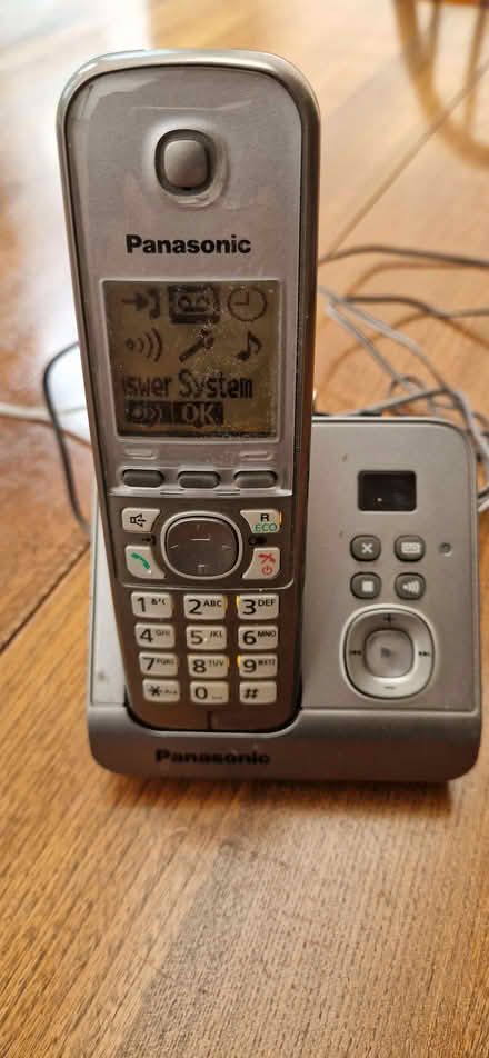 Photo of free Set of Panasonic digital cordless phones with answer machine (Henley-on-Thames RG9) #2