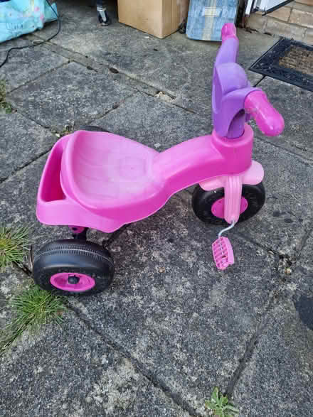 Photo of free Pink Tricycle (Layer-de-la-Haye CO2) #3