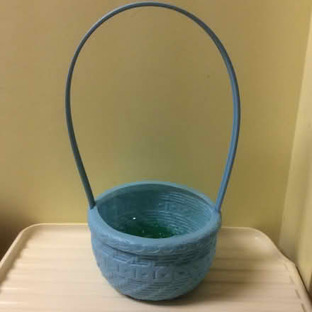 Photo of free Plastic Easter basket (near Feasterville) #1