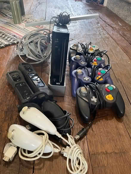 Photo of free Wii / Gamecube Retro-gaming Bundle (Broomfield CM1) #2