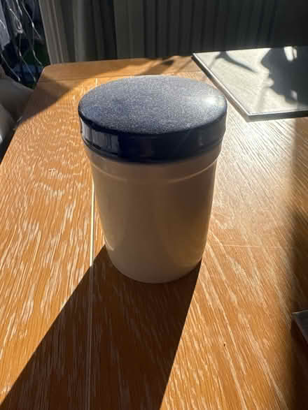 Photo of free Ceramic pot (SW11 Battersea) #1