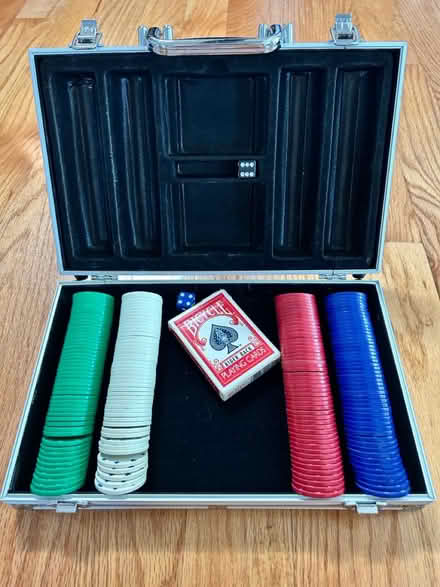 Photo of free Poker set (Chelsea) #1