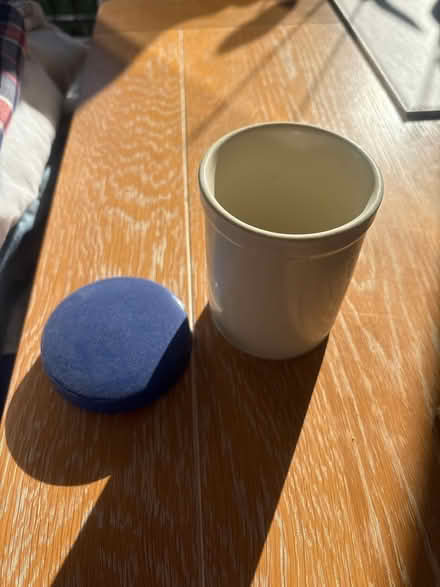 Photo of free Ceramic pot (SW11 Battersea) #2