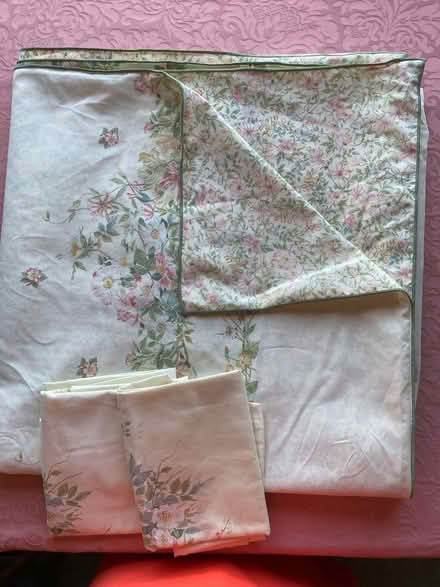Photo of free Floral Double duvet cover & pillowcases (Ditton Meadows CB5) #1