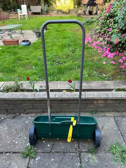 Photo of free Lawn Feed Weed Killer+drop spreader (Hanworth Park TW13) #2