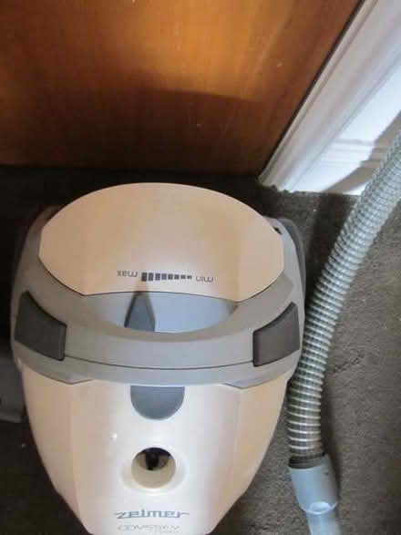 Photo of free Vacuum 1700W working perfectly good condition (Canonbury N1) #3
