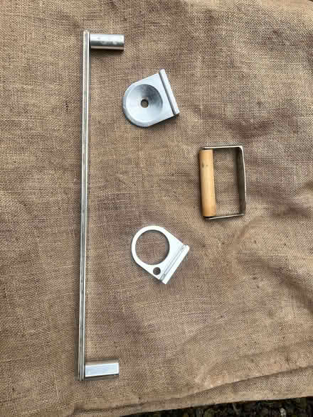 Photo of free Bathroom fittings (Duncrievie KY13) #1