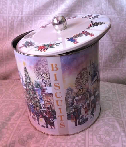 Photo of free biscuit barrel with tight fitting lid (Addiscombe CR0) #3
