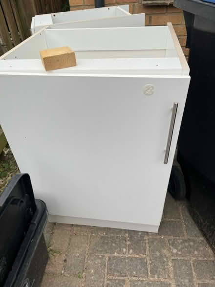 Photo of free Various white Howdens units (OX28 Witney) #2