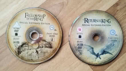 Photo of free Special Edition DVDs: Lord of the Rings 1 & 3 (Freeland OX29) #1