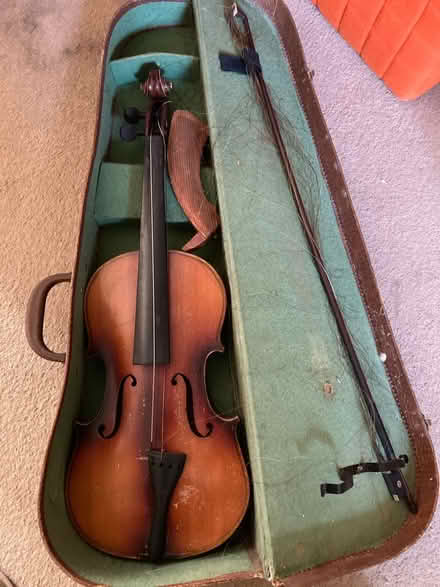 Photo of free Knackered viola / violin (St Leonards on Sea TN37) #1