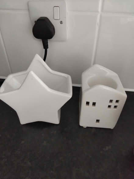 Photo of free 2 white decorative ornaments (SG12) #2