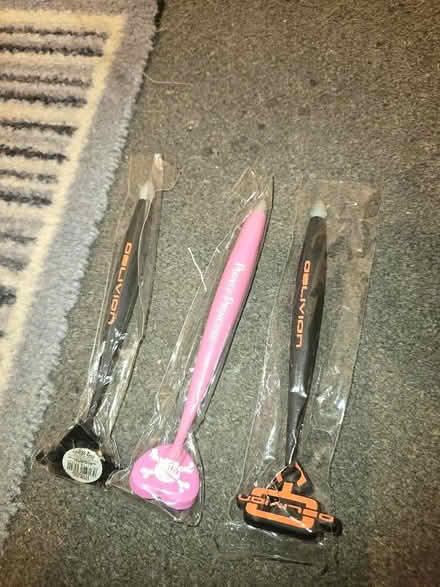 Photo of free Magnet fridge pens. (West Croydon CR0) #1