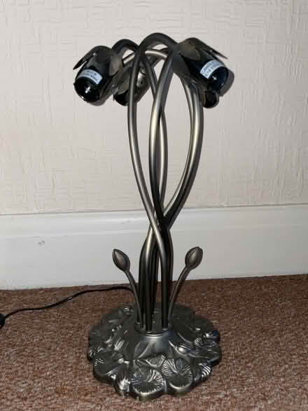 Photo of free Tiffany Art Nouveau Style Lily Pad Tulip Table Lamp (Welling DA16) #1