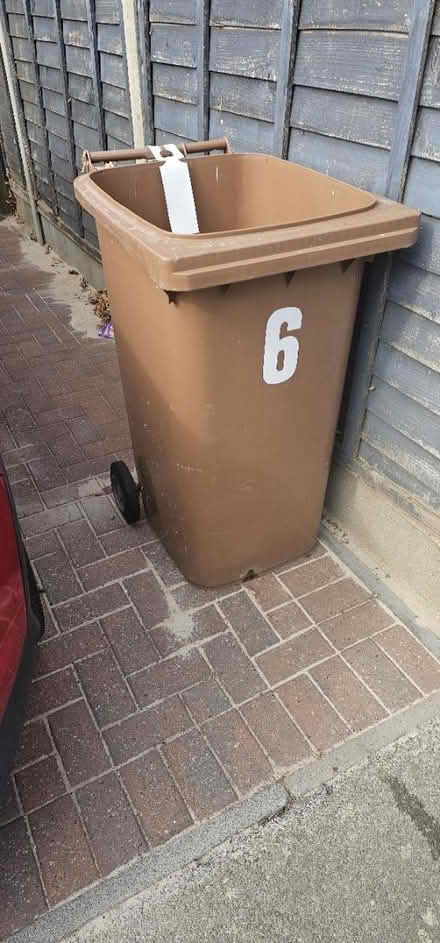 Photo of free Brown bin (Nn9 5hb Finedon) #1