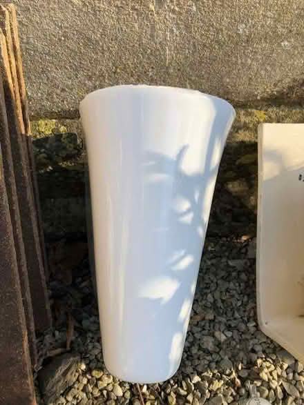 Photo of free Small white wall mounted wash basin and taps (Lyncombe) #2