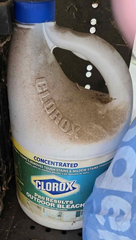 Photo of free Outdoor bleach (I 20& I 285 Decatur) #1