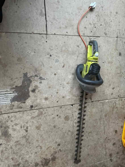 Photo of free Ryobi hedge trimmer (Se6 2ha) #1