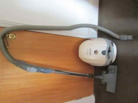 Photo of free Vacuum 1700W working perfectly good condition (Canonbury N1) #4