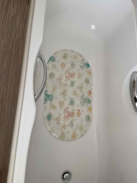 Photo of free Anti slip bath mat with suction base (Churchgate EN8) #1