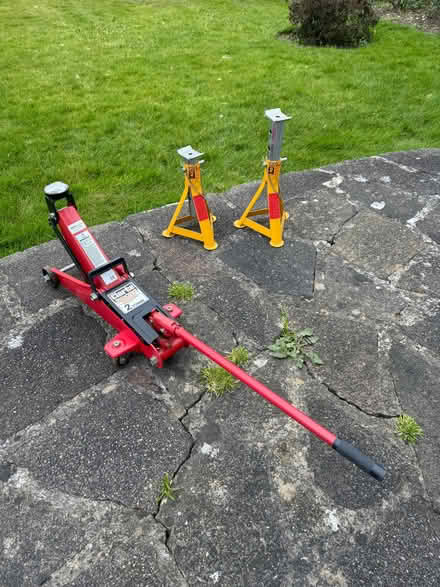 Photo of free 2 Tonne Trolley Jack and Pair of 2 Tonne Axle Stands (Spring Park CR0) #1