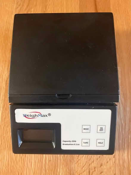Photo of free Electronic scale (Harlem - 119th Street) #1