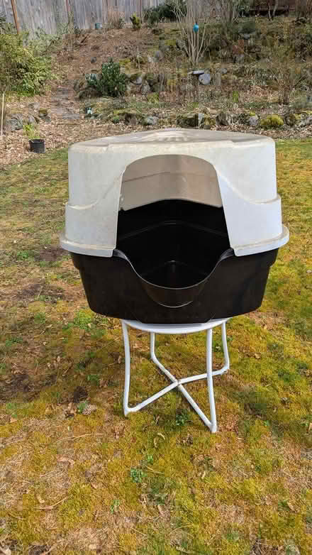 Photo of free Cat litter box (Bellevue Bridle Trails area) #1