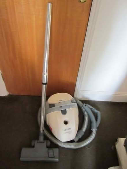 Photo of free Vacuum 1700W working perfectly good condition (Canonbury N1) #2