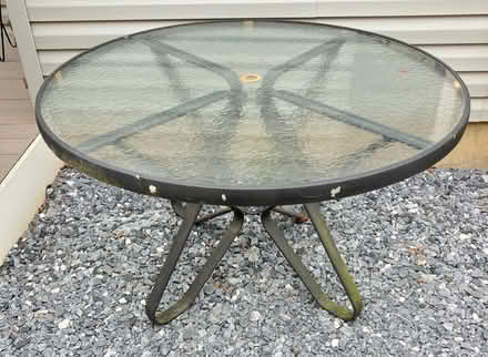 Photo of free 48β Round patio table (Berks County - Oley) #1
