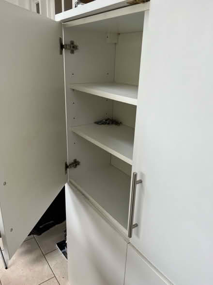 Photo of free Various white Howdens units (OX28 Witney) #4