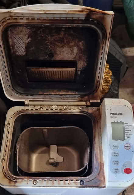 Photo of free Panasonic SD253 bread machine (Wilmslow SK9) #3