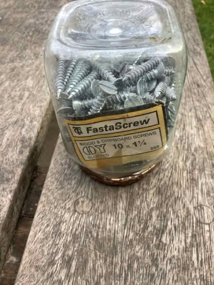 Photo of free zinc plated inch and a quarter slothead wood screws (The Nurserylands TW12) #1