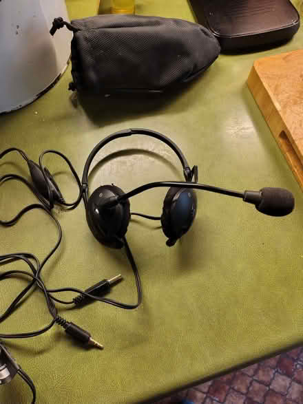Photo of free Microsoft mic & headphones headset (Dane Hills LE3) #1