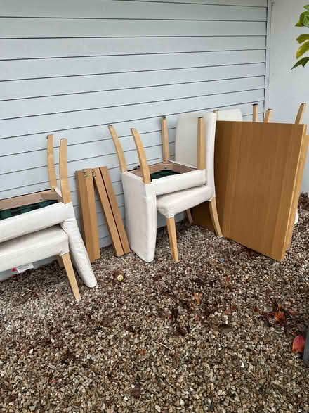 Photo of free ExtendableTable & 6 Chairs (Dublin South) #4