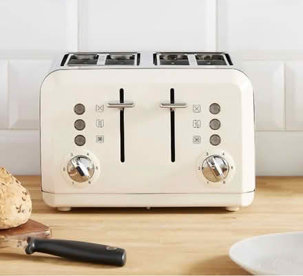 Photo of 4 or 6 slice toaster (Round Hill BN2) #1