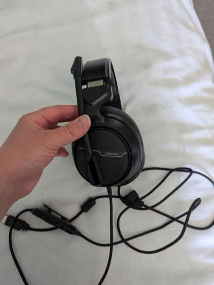 Photo of free Xiberia v20 wired gaming headset (Sevenoaks TN14) #2