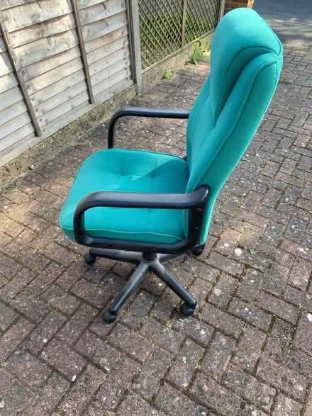 Photo of free Green computer chair (AL2 / SG6) #1