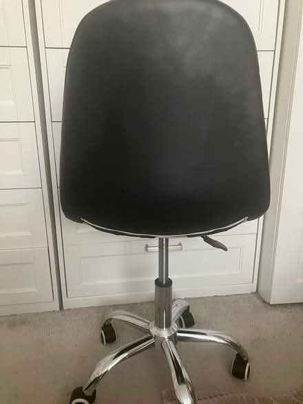 Photo of free Dark grey office chair (Coulsdon, nr, train station) #1