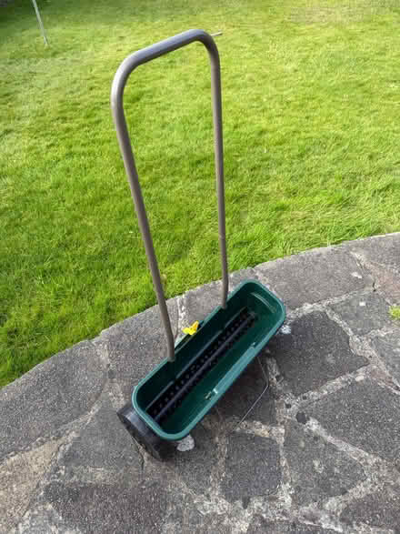 Photo of free EverGreen Easy Spreader - For Grass Seed, Lawn Food etc. (Spring Park CR0) #1