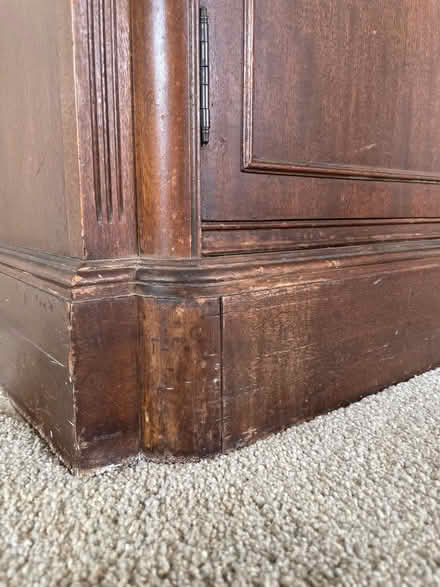 Photo of free Mahogany Table, hutch, 5 chairs (West Hartford) #4