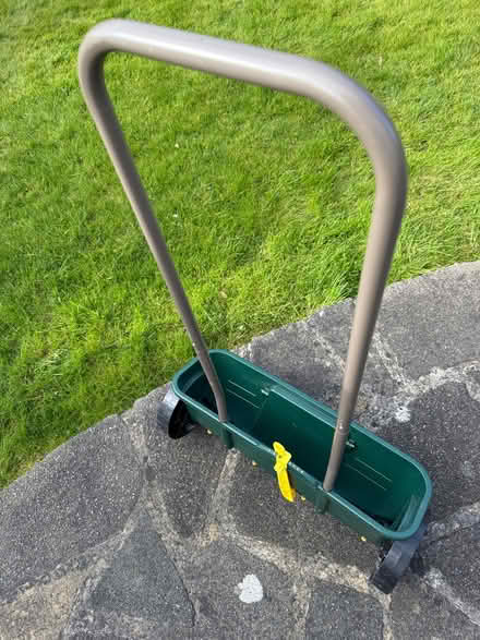 Photo of free EverGreen Easy Spreader - For Grass Seed, Lawn Food etc. (Spring Park CR0) #2